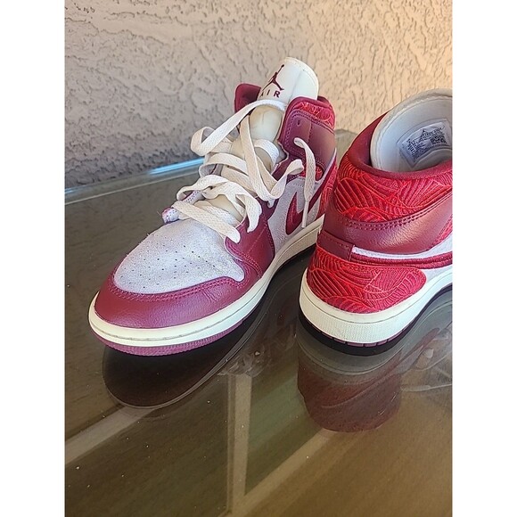 Nike Air Jordan 1 Mid SE Split Cherrywood Tiki Red Sail Basketball 9W M7.5 Rare main image 5